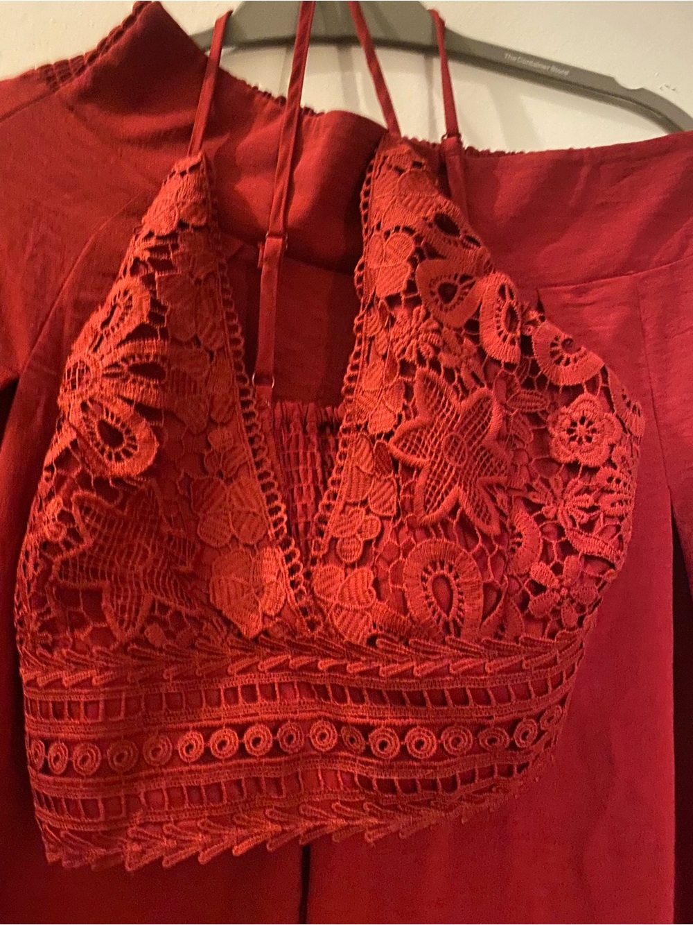 Women's Maroon 2-pc Lace-Trim Halter Top and Wide Leg Pant🌺